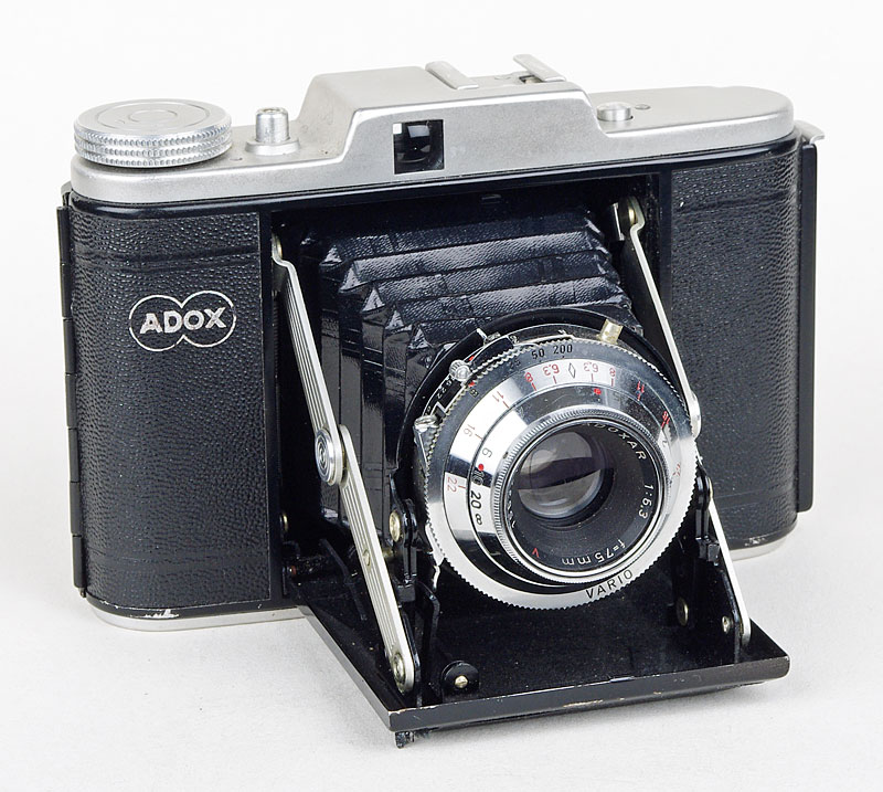 Appareils photo anciens à soufflet ADOX